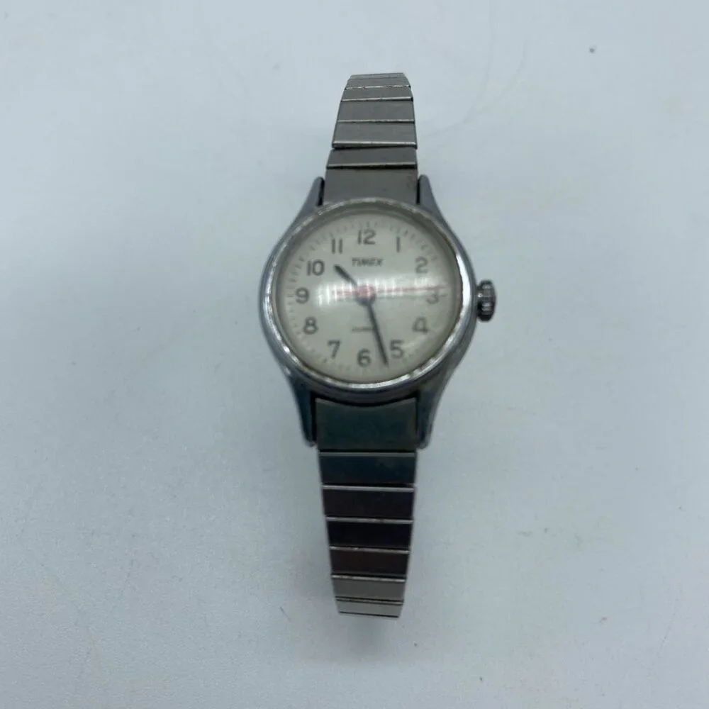 Vintage Women's Timex Q Quartz Silver Tone Bracelet Watch S Cell Water Resistant